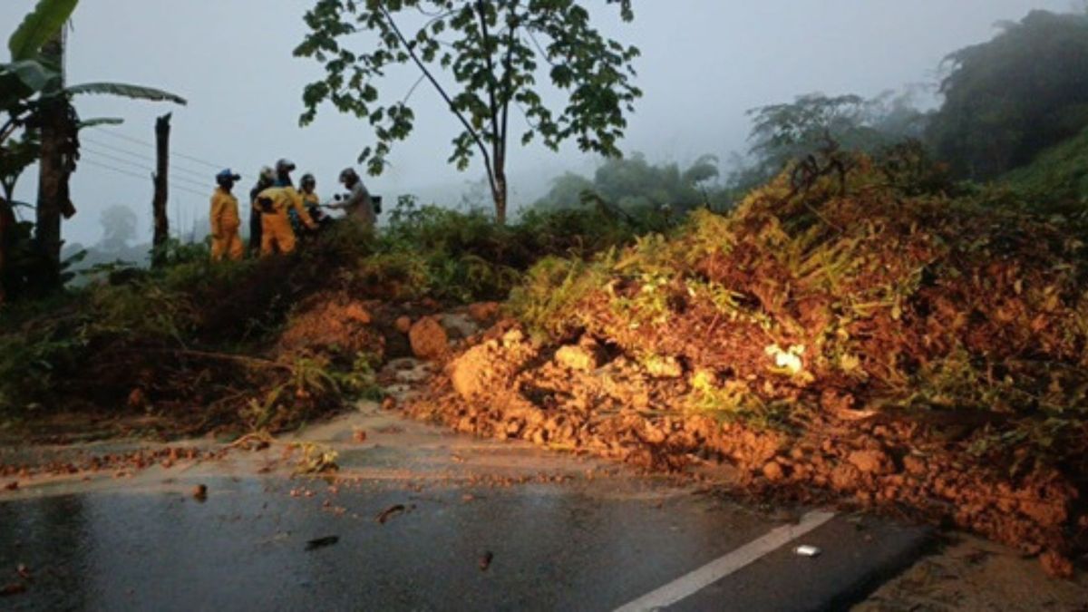 Vía a Barrancabermeja cerrada