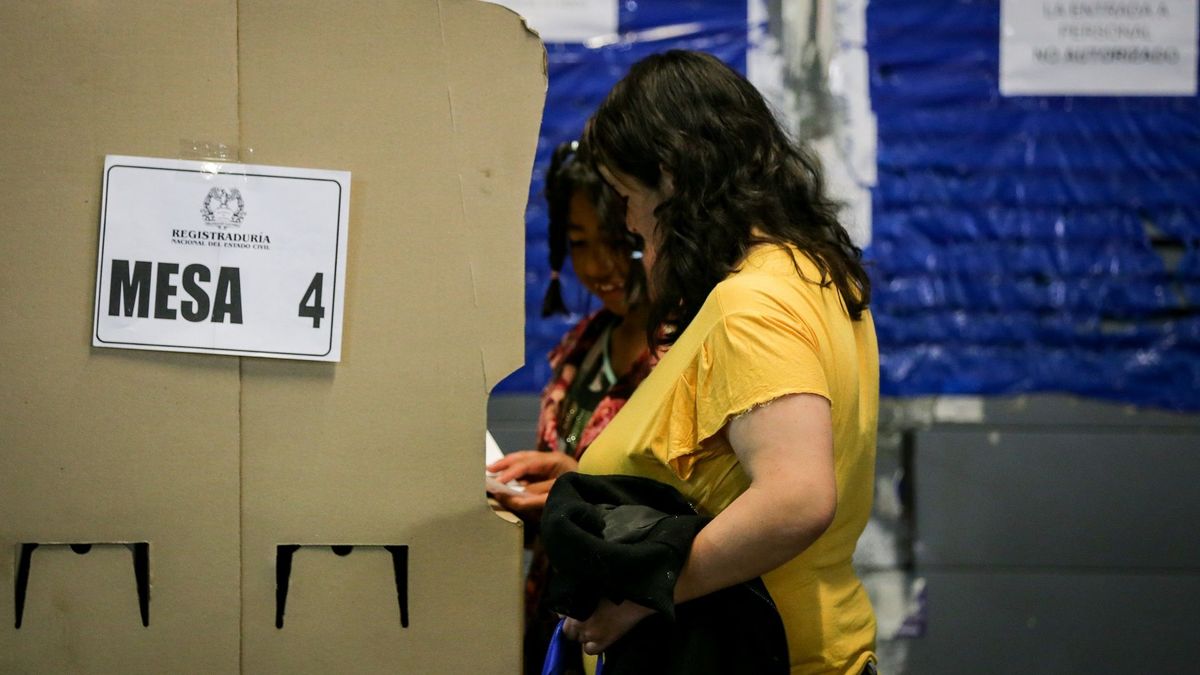 Denuncian presuntas presiones políticas a contratistas del sector salud en Neiva