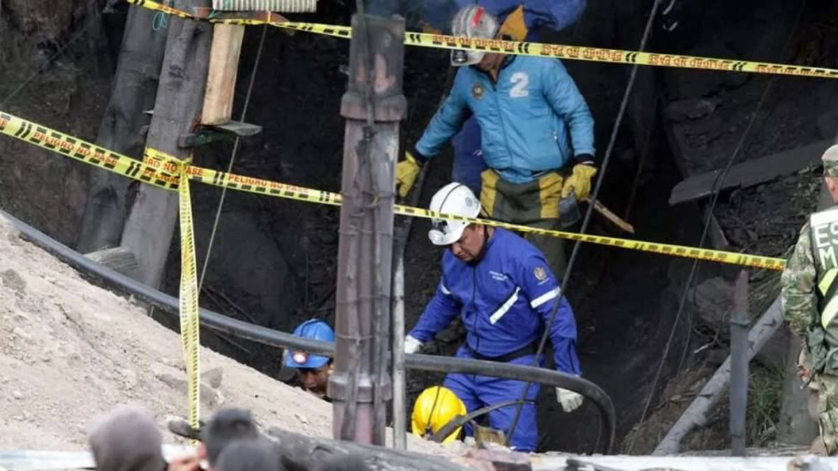 Rescate de mineros muertos en Guachetá