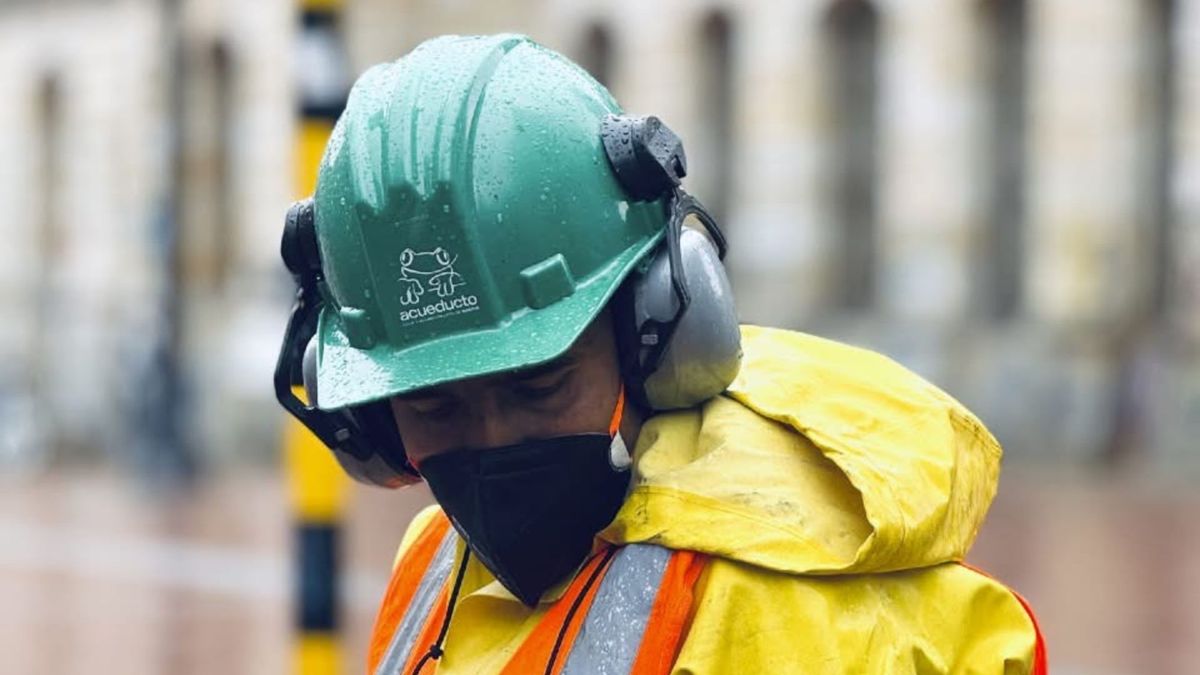 Trabajador del Acueducto de Bogotá