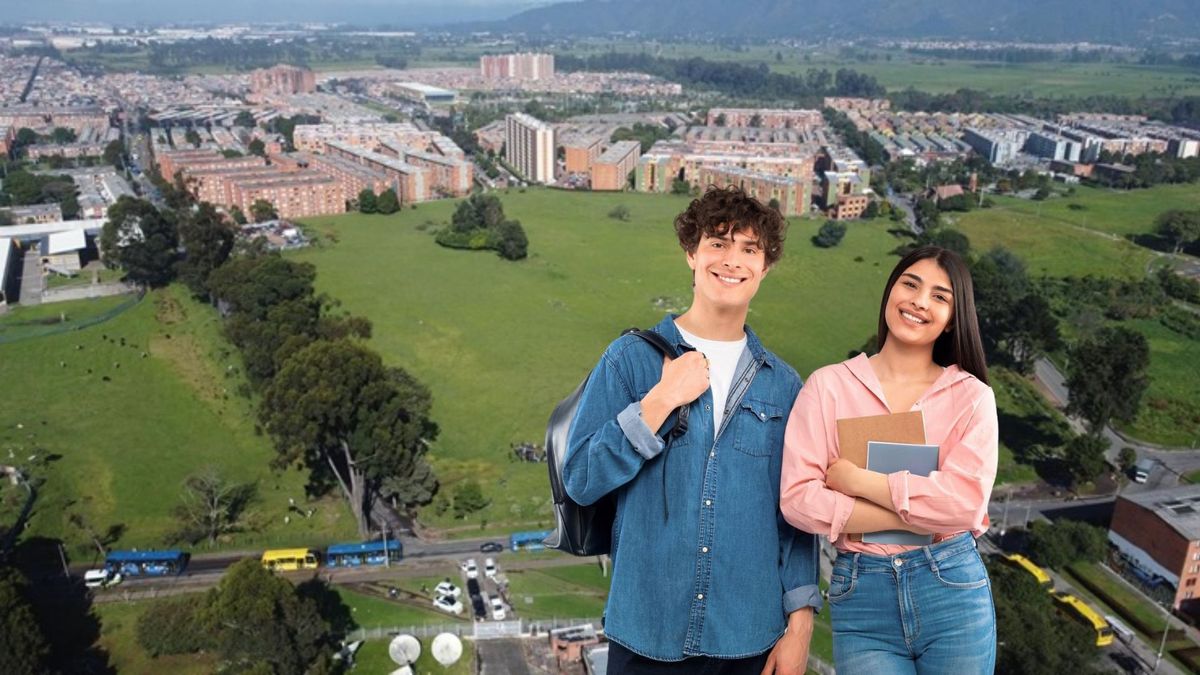 Estudiantes universitarios en el lote donde quedará el Multicampus
