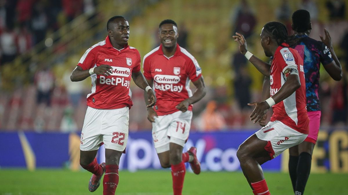 Jugadores de Santa Fe celebrando un gol