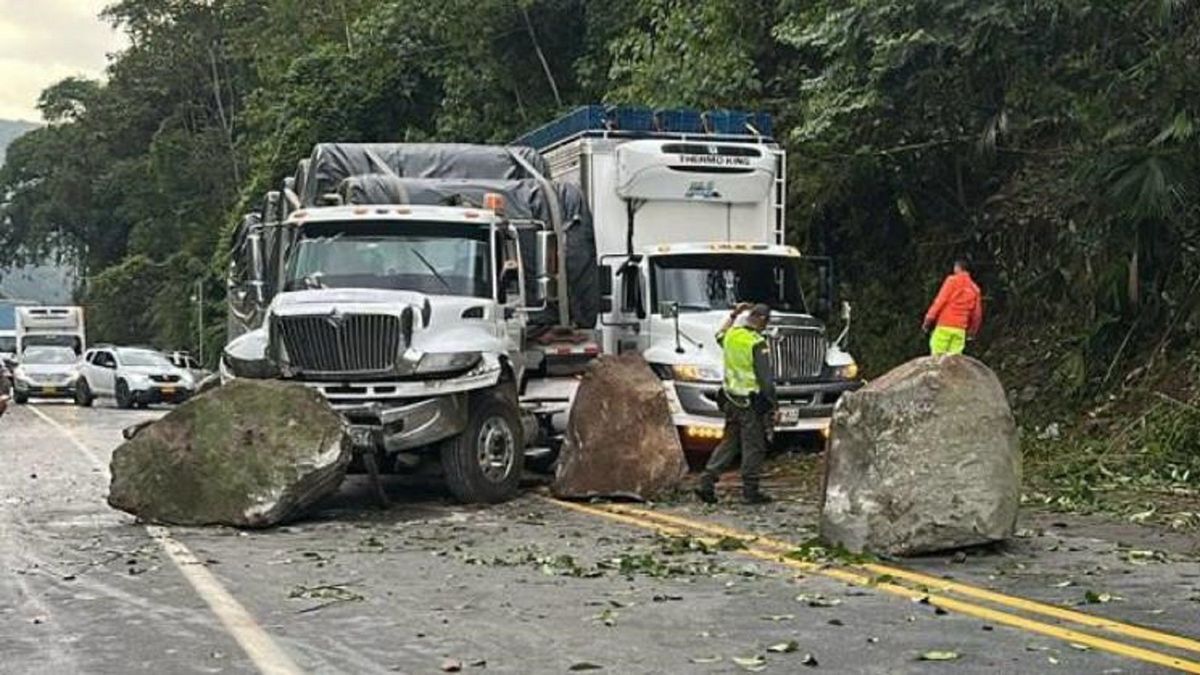 Derrumbe en vía Cauya-La Pintada