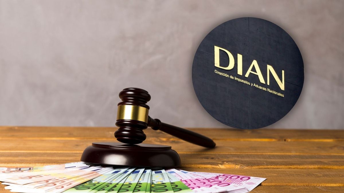 Mazo de subasta y logo de la DIAN, imagen ilustrativa