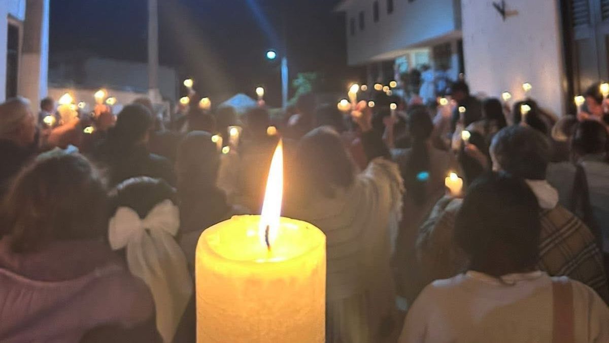 Velatón por Daniel Felipe en Tona, Santander