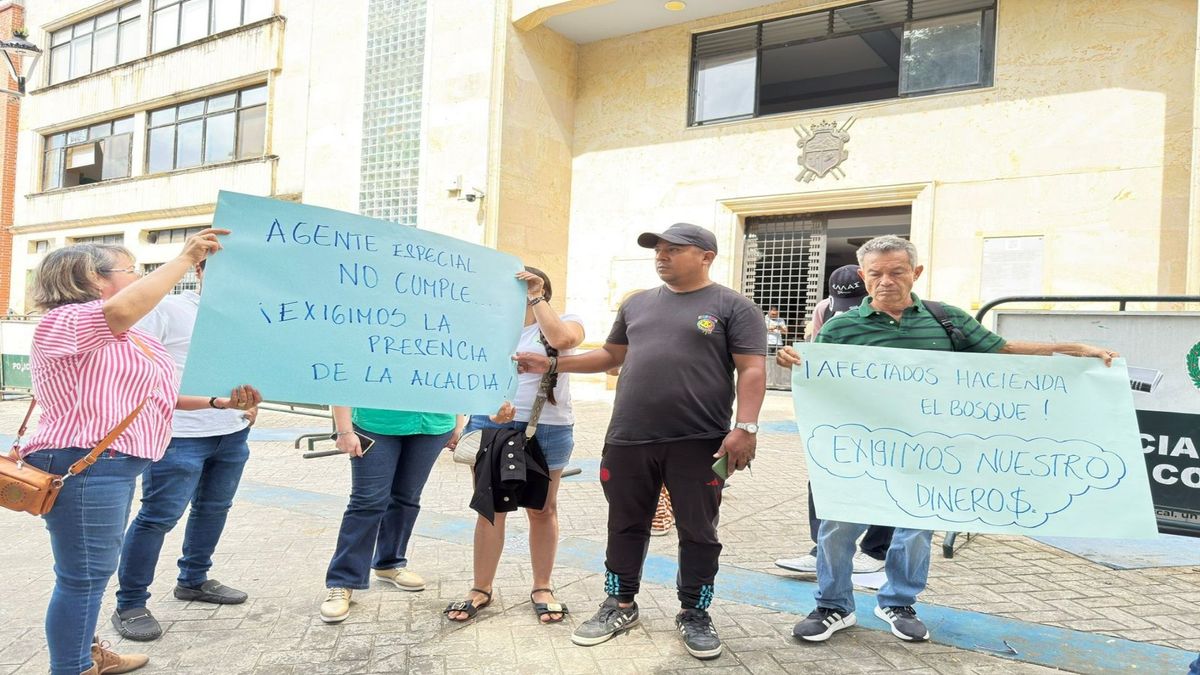 Afectados por PRABYC protestan ante alcaldía de Ibagué