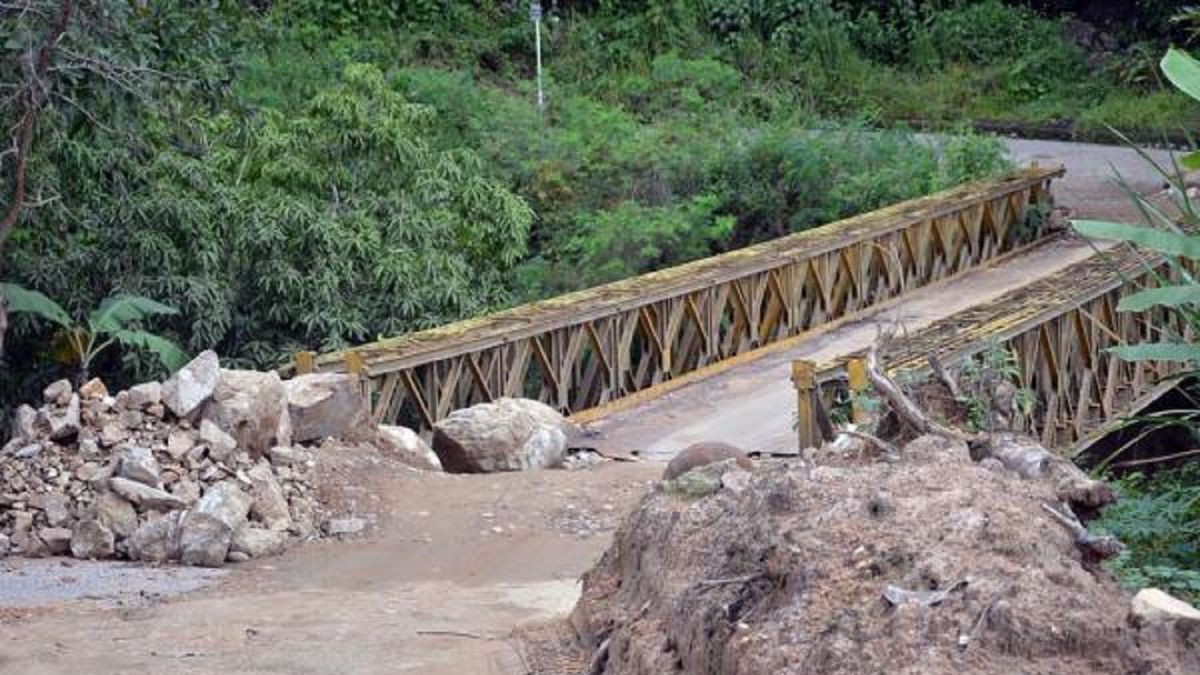 Puente en salida Ibagué-Rovira