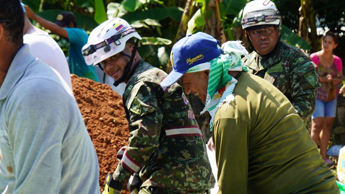 Soldados e indígenas levantan un muro de esperanza en Córdoba