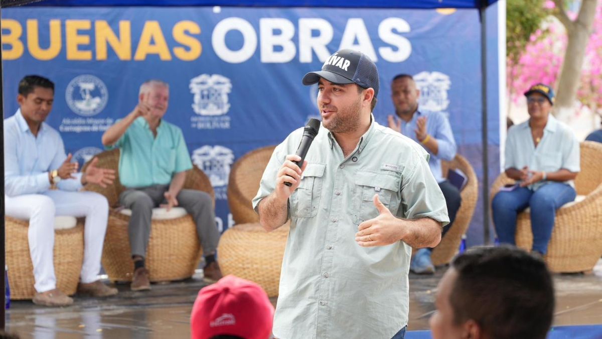 Yamil Arana, gobernador de Bolívar, en el barrio El Socorro