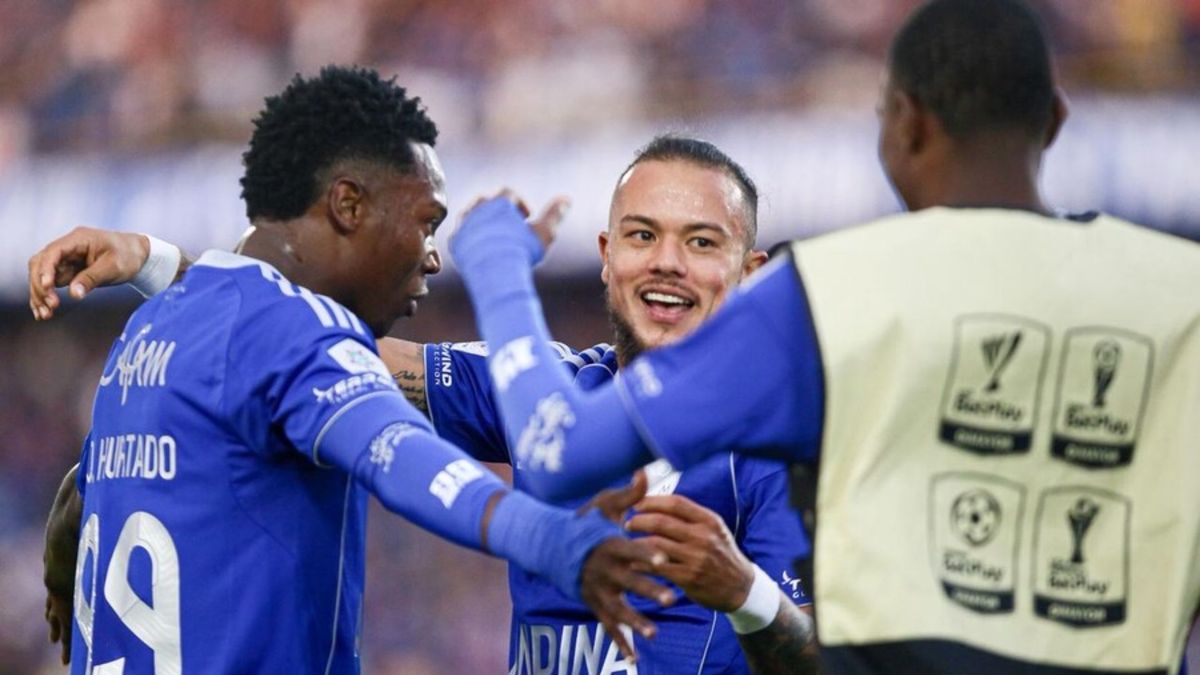 Leonardo Castro celebrando su gol en el Millonarios vs Llaneros