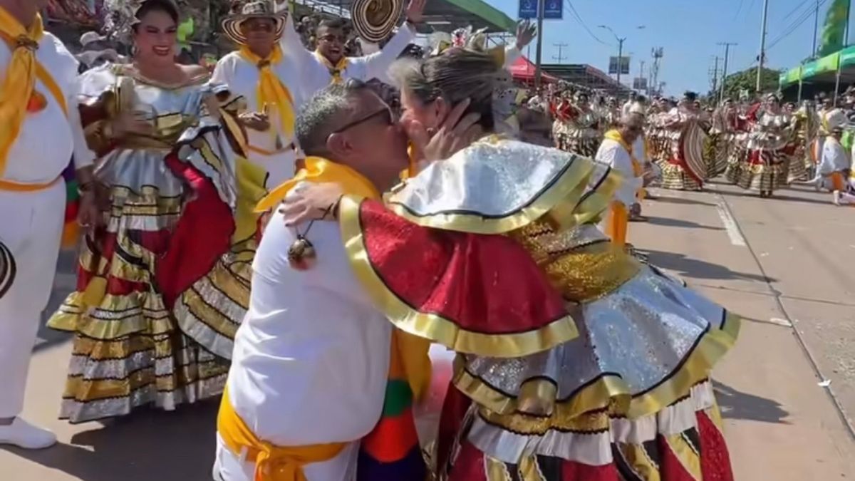 Propuesta de matrimonio en plena vía 40