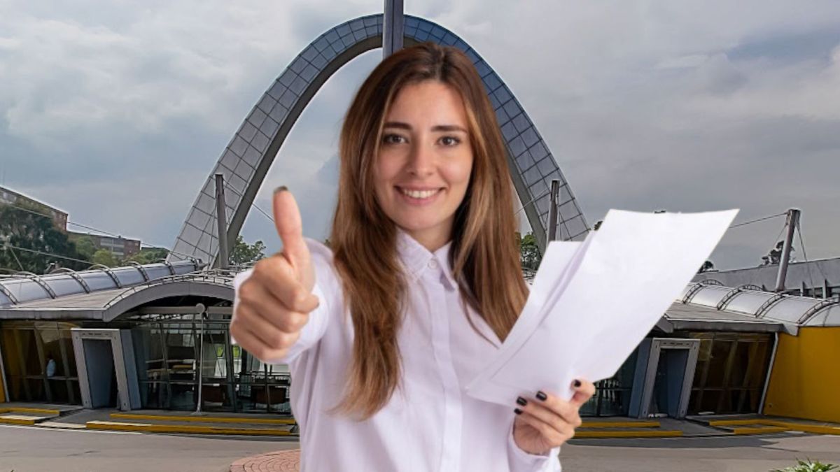 Corferias (fondo) - mujer con hoja de vida