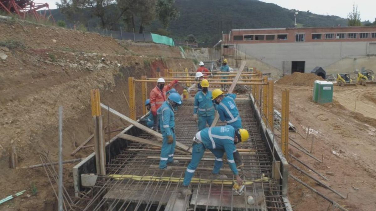 Trabajadores en la obra de modernización de la Planta Wiesner