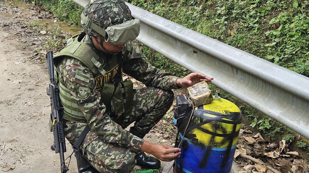 Ejército desactivó cilindro bomba en la vía que conecta La Plata con Inzá