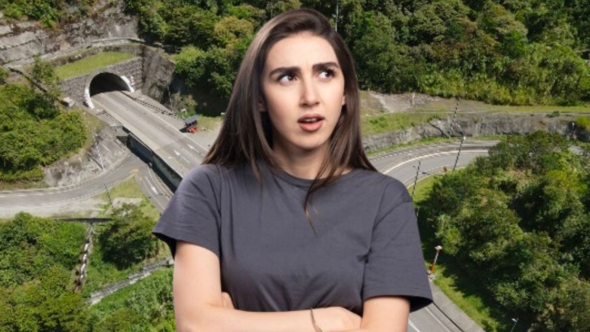 Vía al Llano (fondo) - mujer con brazos cruzados