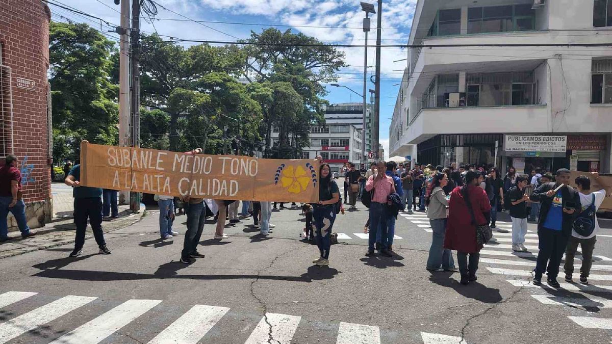 Protesta por crisis académica en el Conservatorio del Tolima
