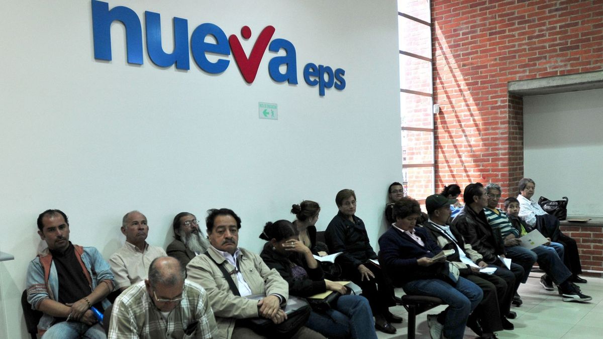 Pacientes de la Nueva EPS esperando ser atendidos