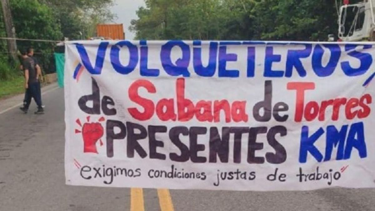 Bloqueo de volqueteros en la Troncal del Magdalena