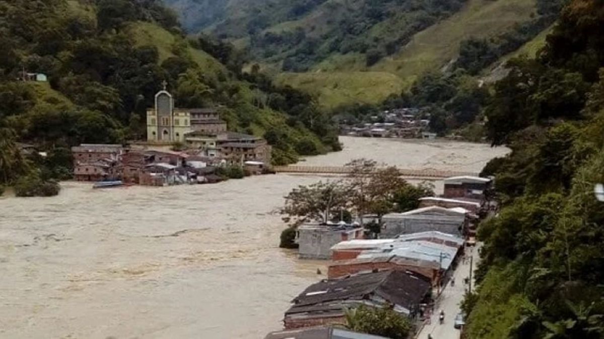 Río Cauca en Valdivia, Antioquia