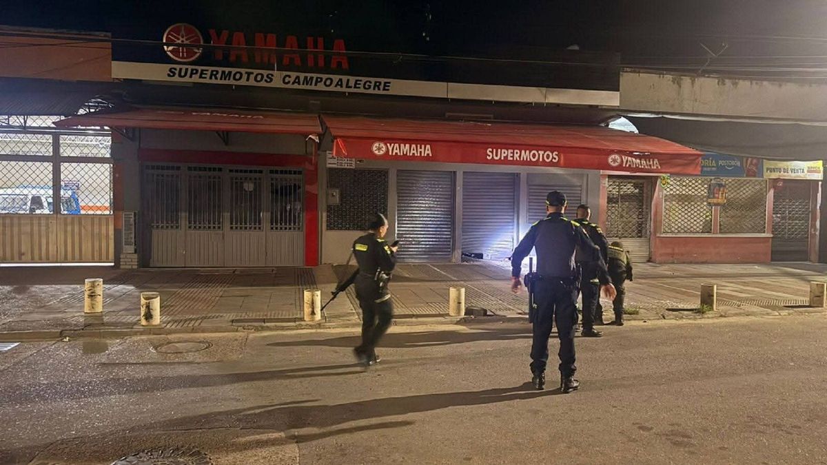 Local de autopartes dañado por atentado en Campoalegre