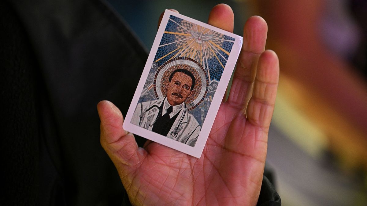 Oración a José Gregorio Hernández para pedir salud urgente