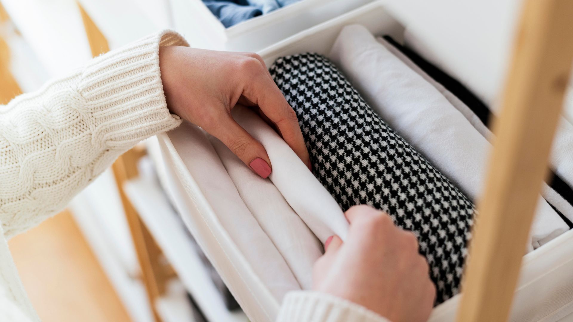 Diga adiós al olor a guardado en los armarios: trucos caseros que sí funcionan