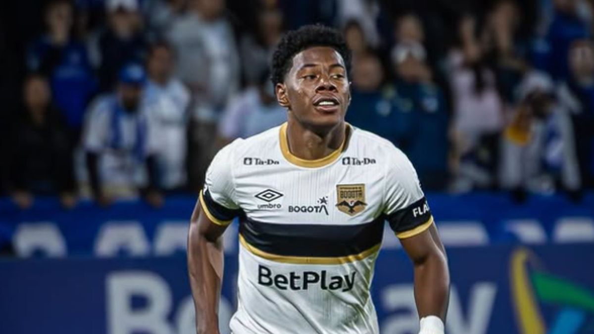 Dereck Moncada jugando con la camiseta del Internacional de Bogotá