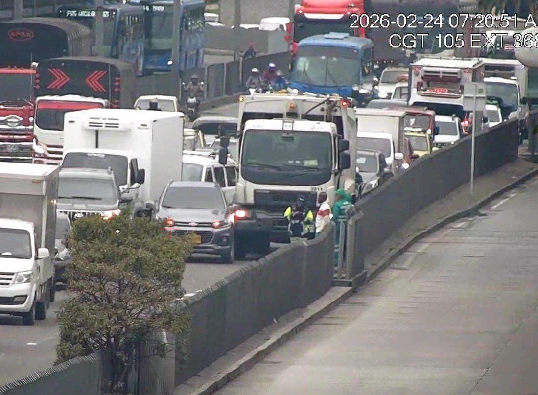 Choque entre camión y carro en Kennedy