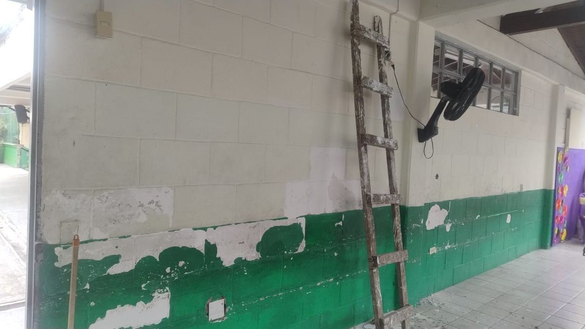 Padres de familia instalaron con recursos propios la nueva cubierta del acceso principal del Liceo Antioqueño sede Serramonte