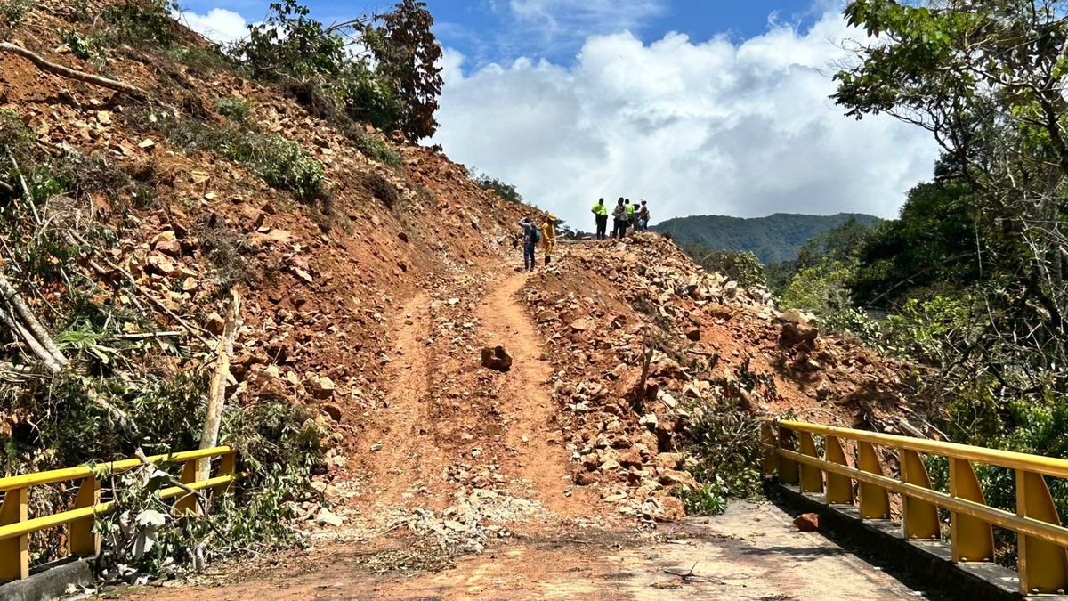 Deslizamiento vía Medellín-Bogotá