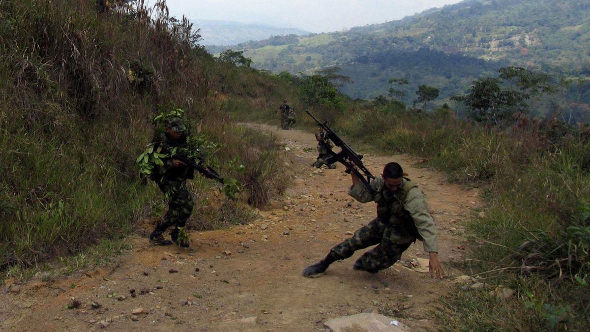 Imagen ilustrativa de un enfrentamiento entre dos hombres con armas