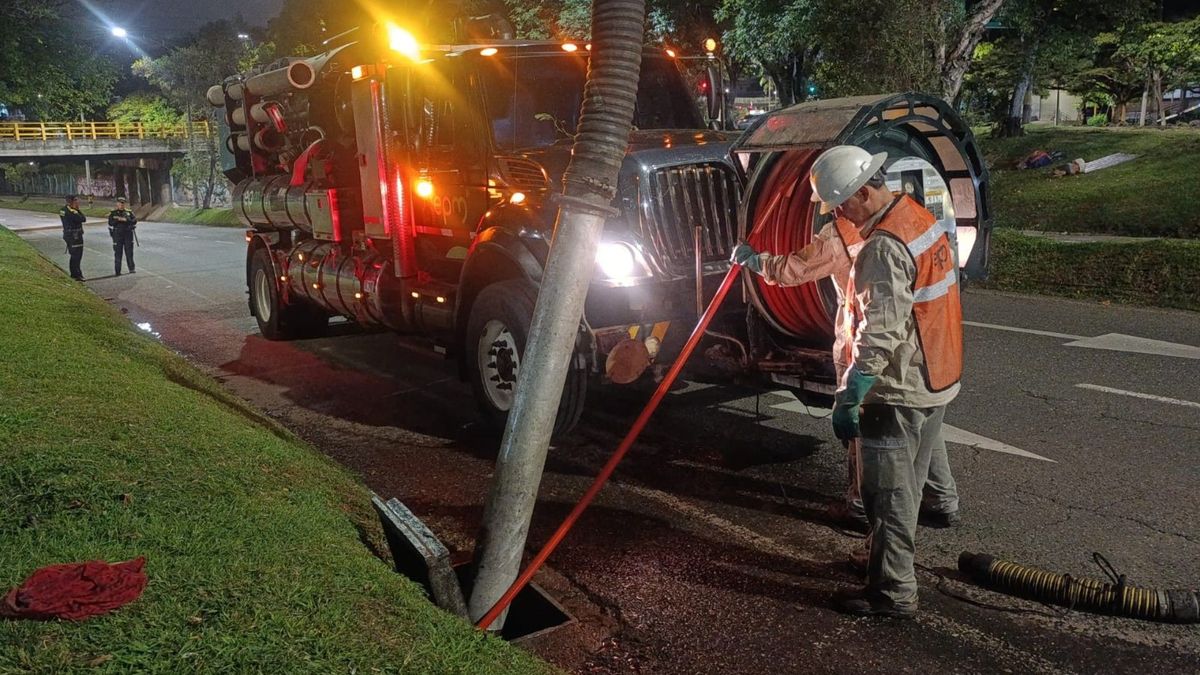EPM despeja alcantarillado previniendo lluvias