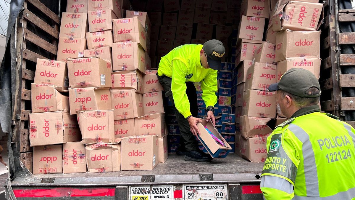 Policía recupera siete toneladas de confites hurtados que iban al mercado negro en Medellín