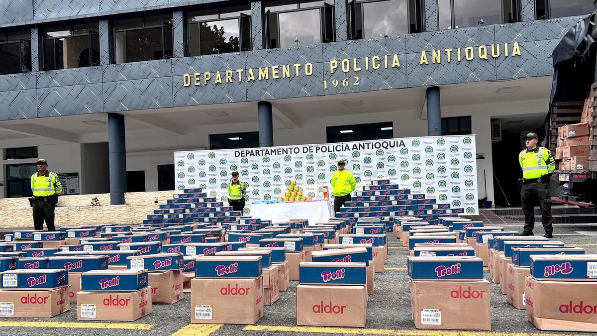 Camión con siete toneladas de dulces robados apareció en Bello: tenía placas falsas