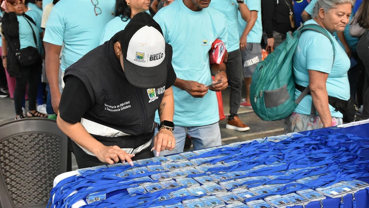 Alcaldía de Bello carnetizó vendedores informales