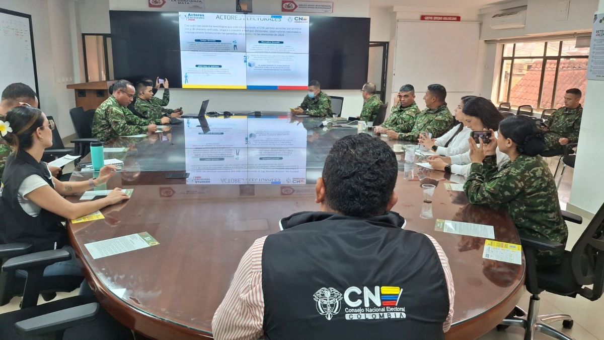 CNE capacita fuerza pública en plataforma para elecciones