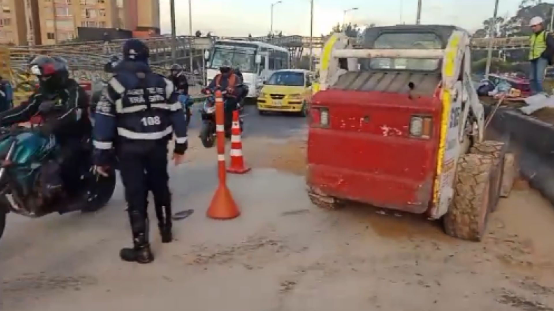 Paso lento en autopista Sur con carrera 71 por arreglos viales