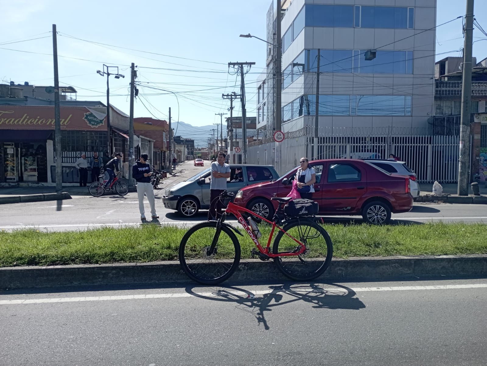 Choque entre dos vehículos en avenida Boyacá