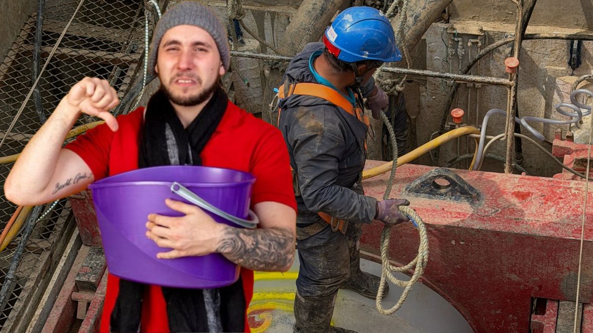 Hombre con un balde - técnico de Empresa de Acueducto y Alcantarillado de Bogotá