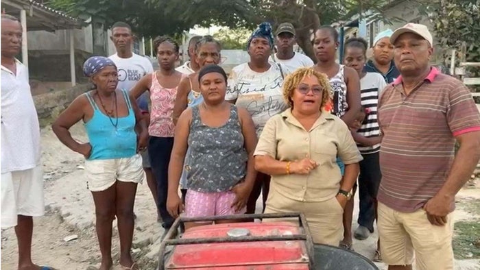La comunidad debe gastar un galón de gasolina diario