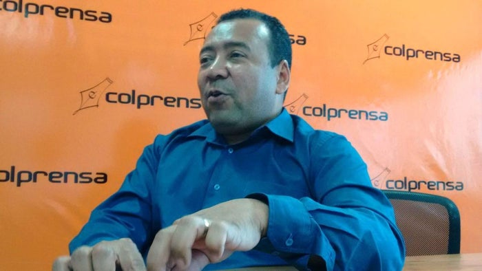 Enaldo Barrera, cantante vallenato