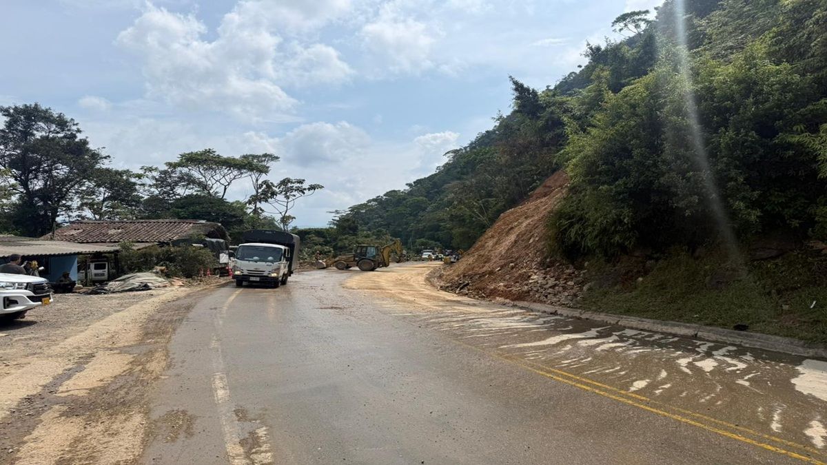 Vía Medellín - Bogotá fue reabierta tras superar emergencia por deslizamiento
