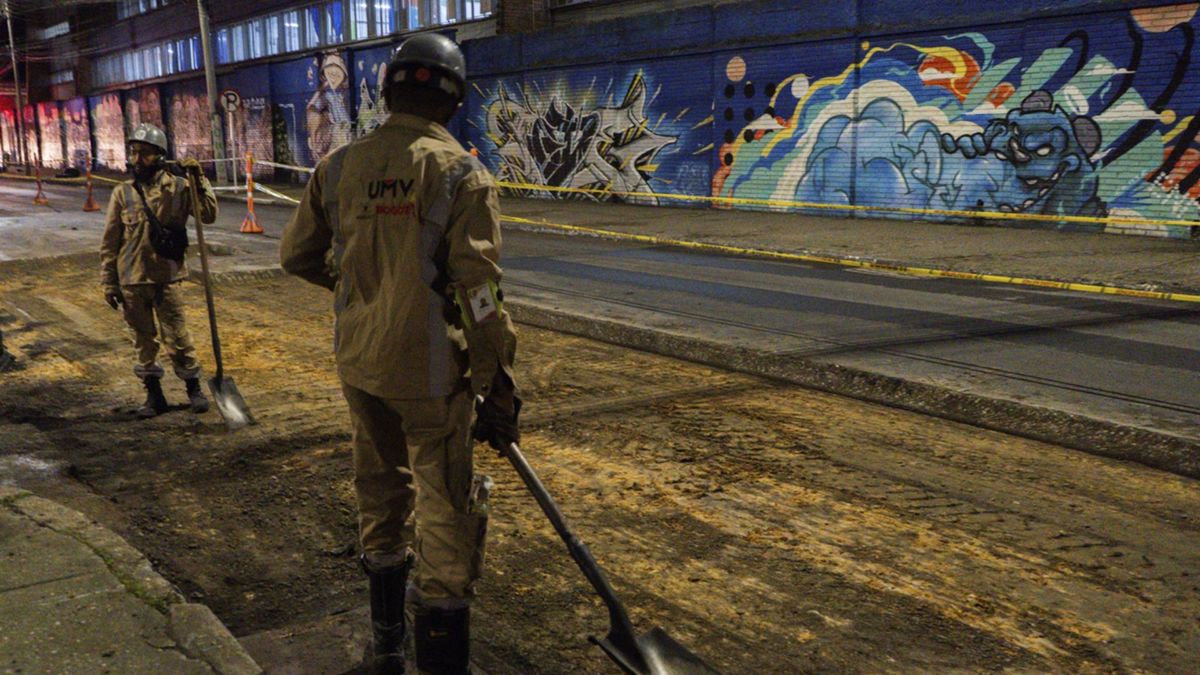 Trabajadores en obra de malla vial en La Estrada