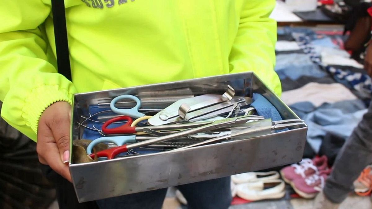 Instrumentos quirúrgicos en agache ilegal de la Séptima
