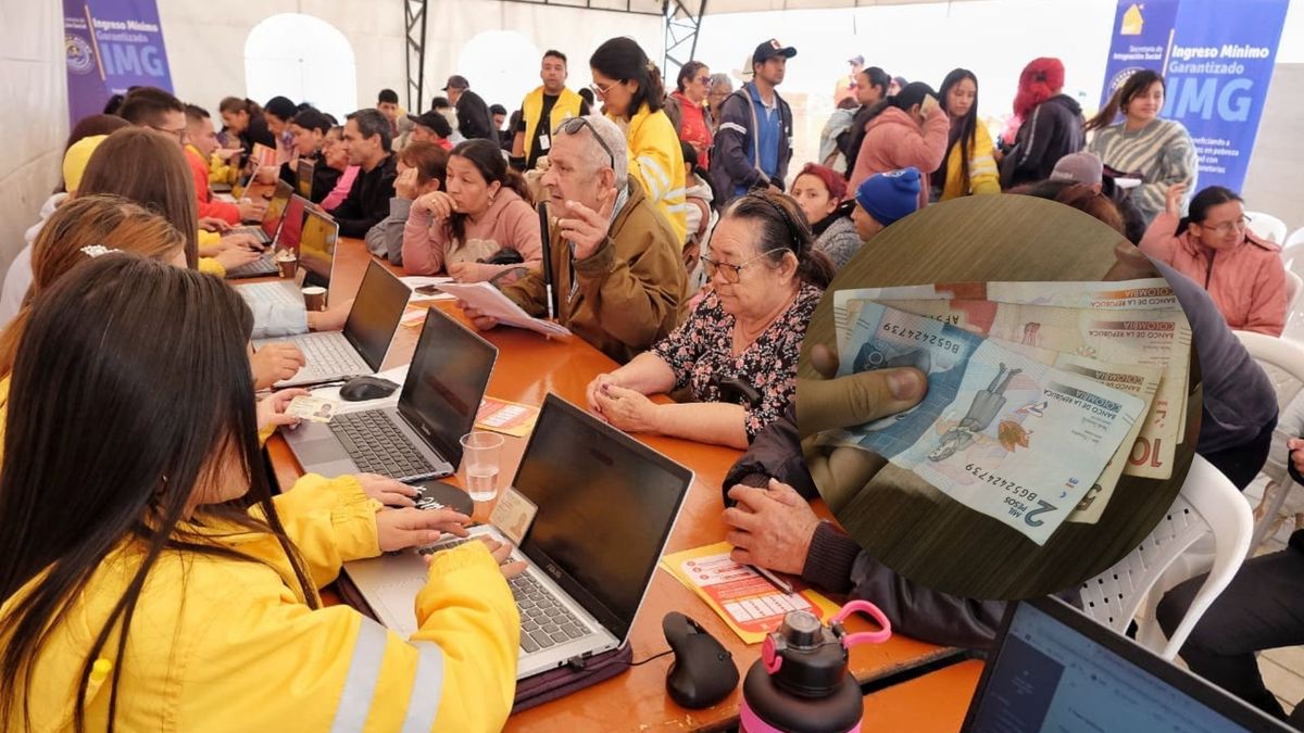 Ciudadanos cobrando ayudas de la Secretaría de Integración social