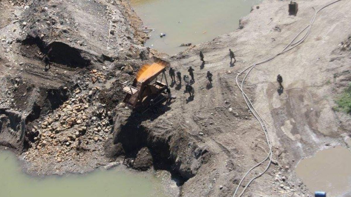 Trabajadores de una mina ilegal