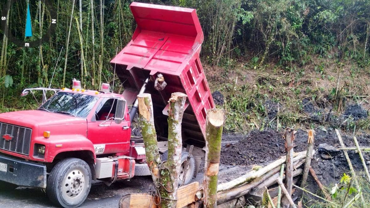 ¡Emergencia en Cundinamarca! 58 frentes de maquinaria amarilla luchan contra el barro y los derrumbes