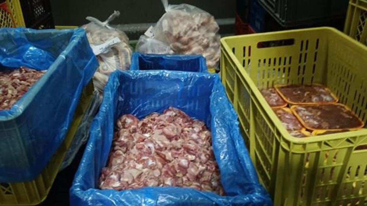 Operativo sorpresa en Bello terminó con el decomiso de 1,5 toneladas de pollo podrido