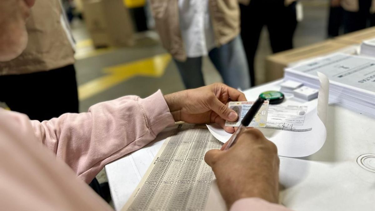 Puesto de votación durante la jornada electoral