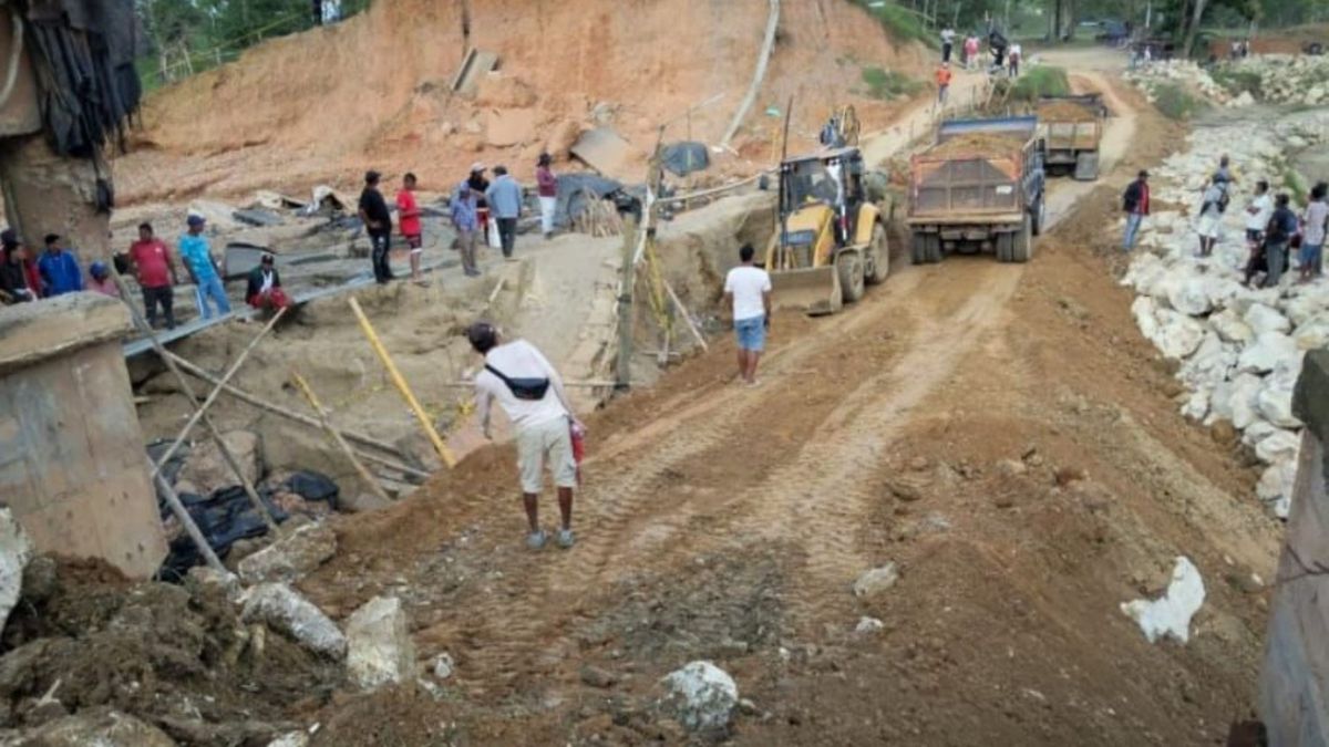 Paso no autorizado sobre puente antiguo río Mulatos, Urabá antioqueño